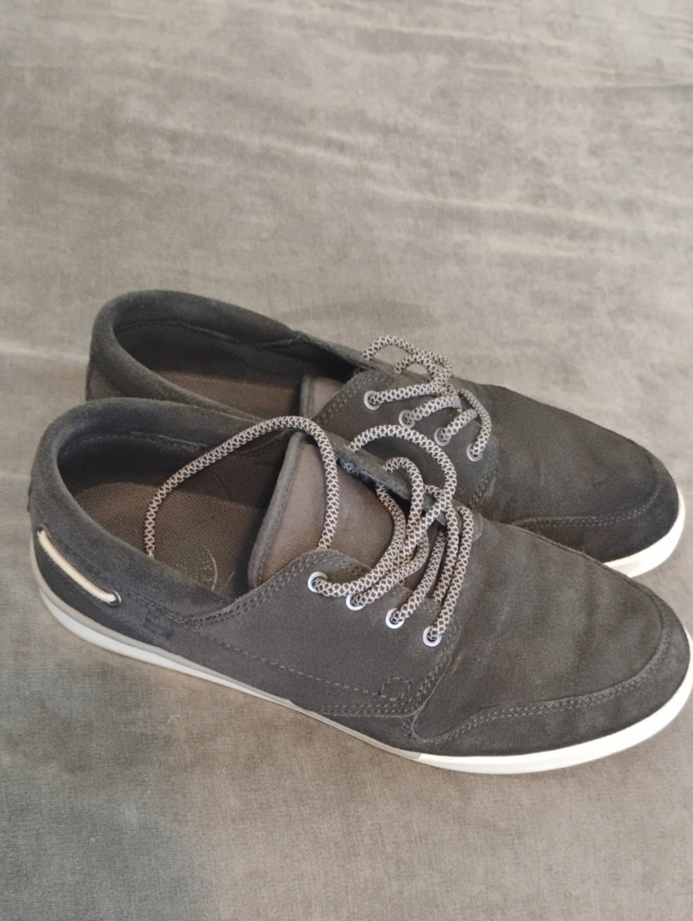 Men's Size 10 Etnies Durham Black Boat Shoe W/Black And Gray Laces